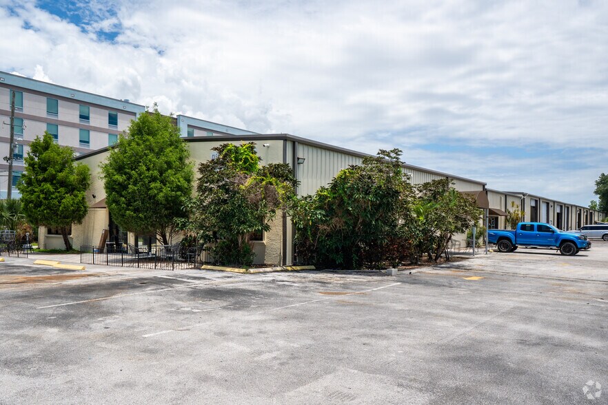 Primary Photo Of 4455 Ulmerton Rd, Clearwater Warehouse For Lease