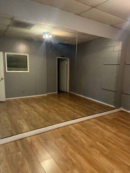 More Photos Of 18902-18932 Soledad Canyon Rd, Canyon Country Unknown For Lease