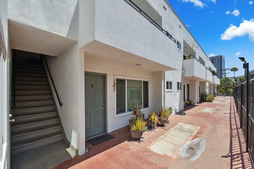 More Photos Of 5947 Carlton Way, Los Angeles Apartments For Sale