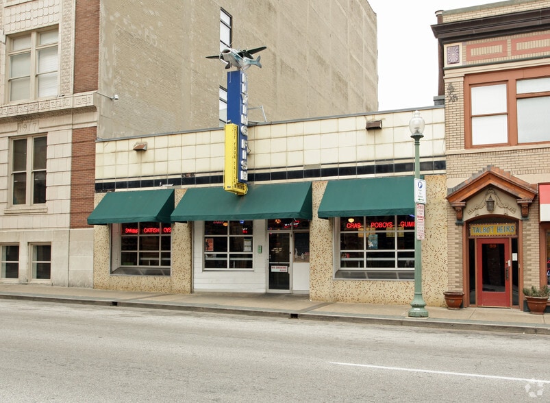 Primary Photo Of 105 S 2nd St, Memphis Restaurant For Lease