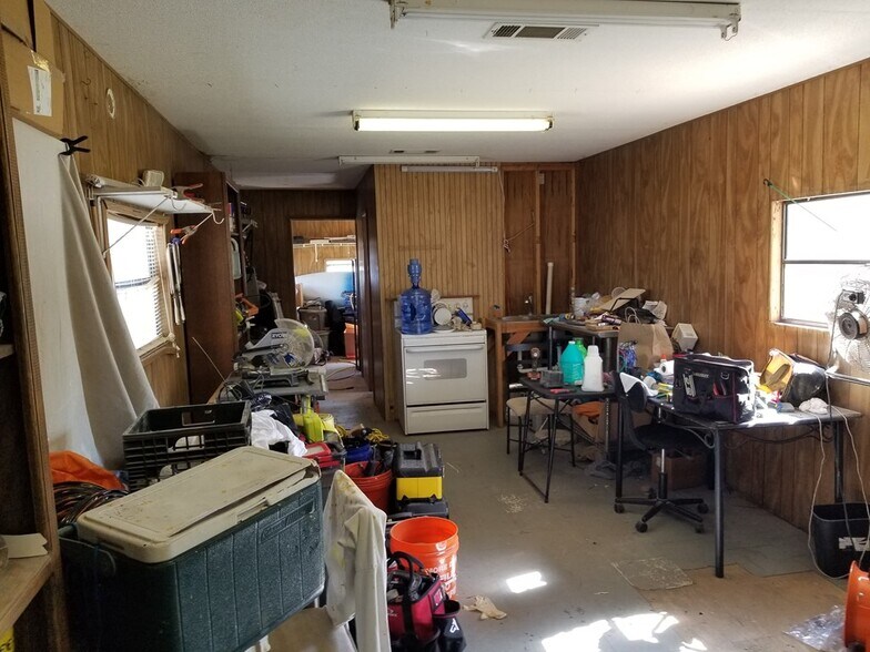 More Photos Of 801 W Market St, Rockport Specialty For Sale