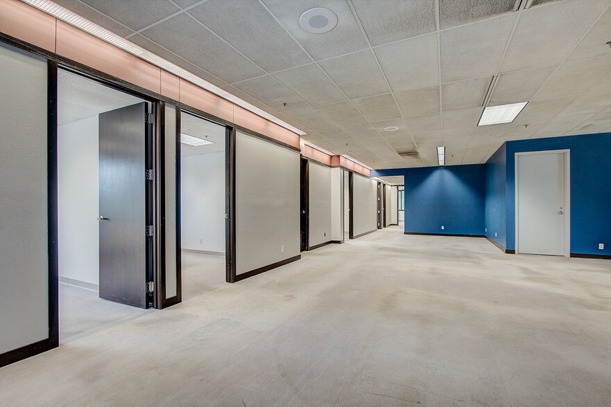 More Photos Of 575 W Madison St, Waterloo Loft Creative Space For Lease