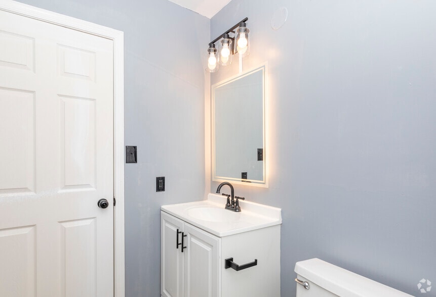 More Photos Of 900 Cathedral St, Baltimore Apartments For Lease