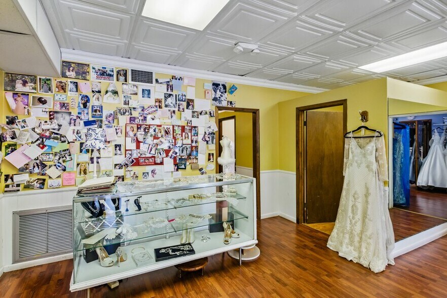 More Photos Of 4066 Broward Blvd, Fort Lauderdale Storefront Retail Office For Sale