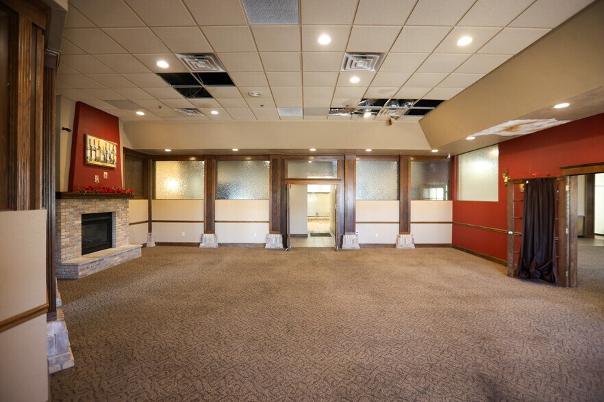 More Photos Of 1225 Timberlane Dr, Sauk Centre General Retail For Sale