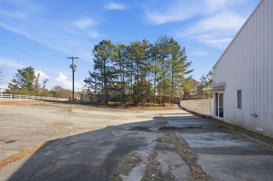 More Photos Of 1728 Old Central Rd, Central Industrial For Sale