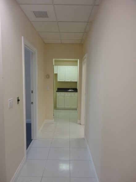 More Photos Of 461-481 E Hillsboro Blvd, Deerfield Beach Office For Lease