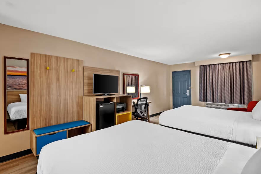More Photos Of 9897 Main St, Whitmore Lake Hotel For Sale