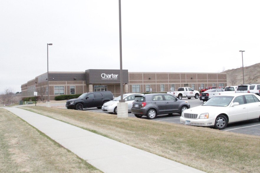 More Photos Of 3993 Heritage Pl NW, Rochester Office For Sale