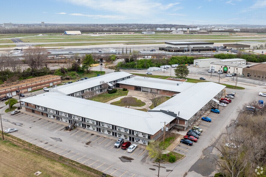 Primary Photo Of 115 NW Harlem Rd, Kansas City Apartments For Sale