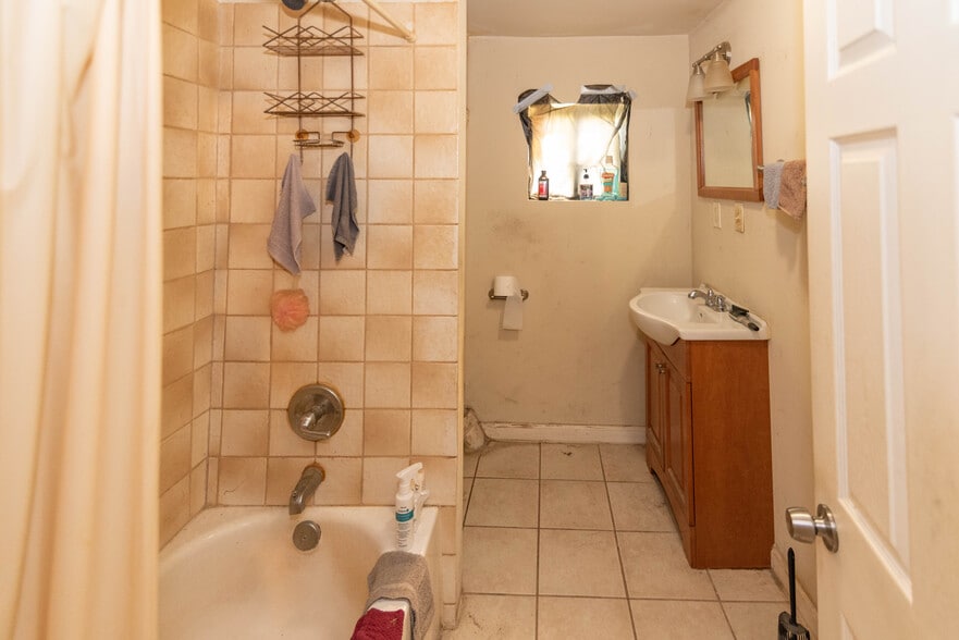 More Photos Of 3409 Greenmount Ave, Baltimore Storefront For Sale