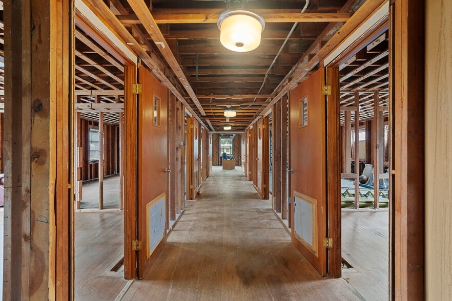 More Photos Of 4720 Avenue O 1/2, Galveston Showroom For Sale