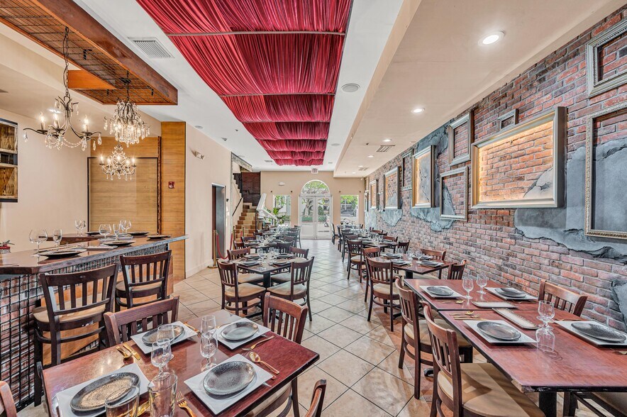 More Photos Of 223 Valencia Ave, Coral Gables Restaurant For Lease