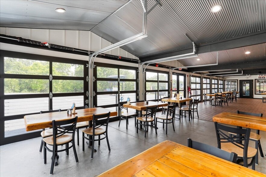 More Photos Of 985 Baltimore Pike, Gettysburg Storefront For Sale