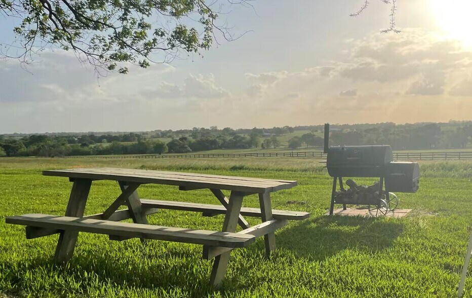 More Photos Of 1241 Post Oak Point Rd, New Ulm Specialty For Sale