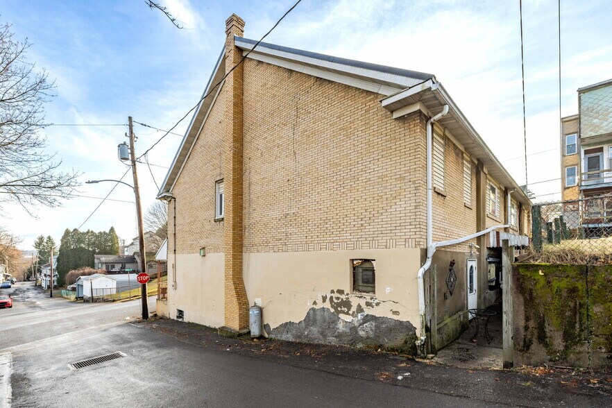 More Photos Of 1000 W State St, Coal Township Restaurant For Sale