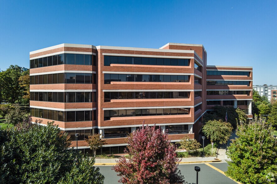 More Photos Of 7927 Jones Branch Dr, McLean Unknown For Lease