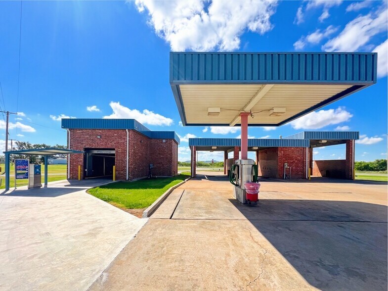 More Photos Of 509 1st St, Granite Carwash For Sale