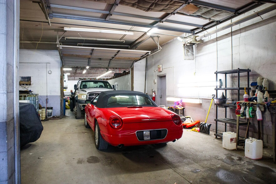 More Photos Of 325 1st St, Toledo Office For Sale