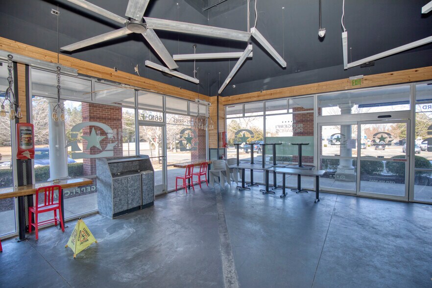 More Photos Of 6630 Mooretown Rd, Williamsburg Restaurant For Lease