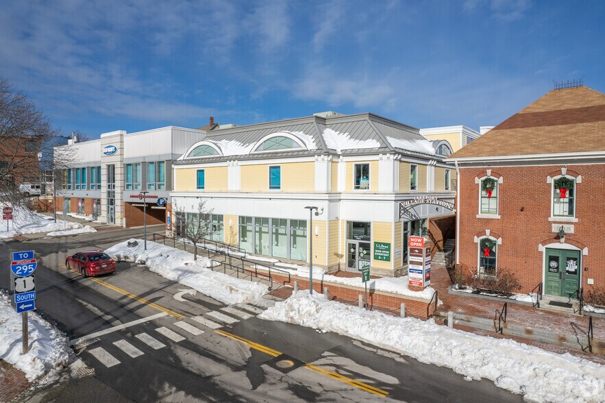 More Photos Of 1 Freeport Village Sta, Freeport Department Store For Lease