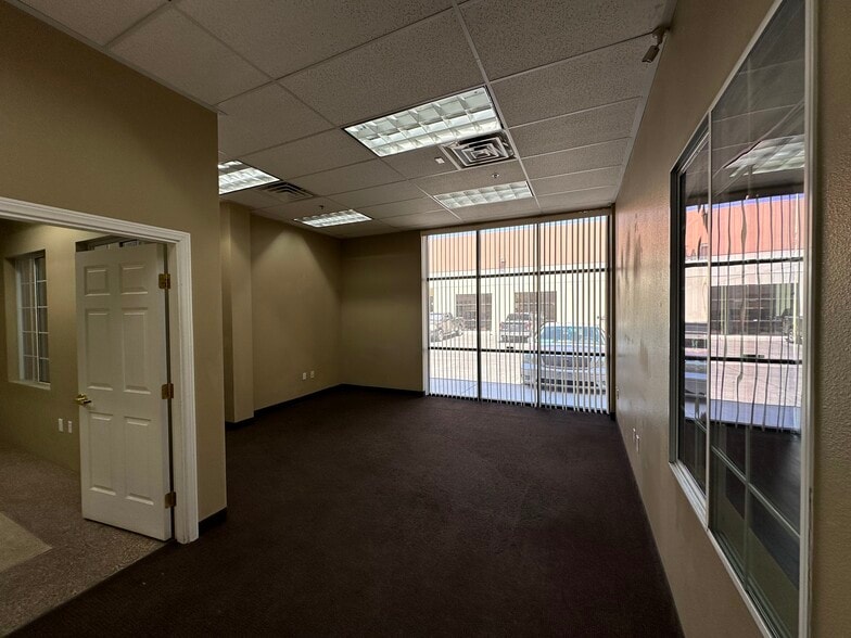 More Photos Of 5178 W Patrick Ln, Las Vegas Warehouse For Lease