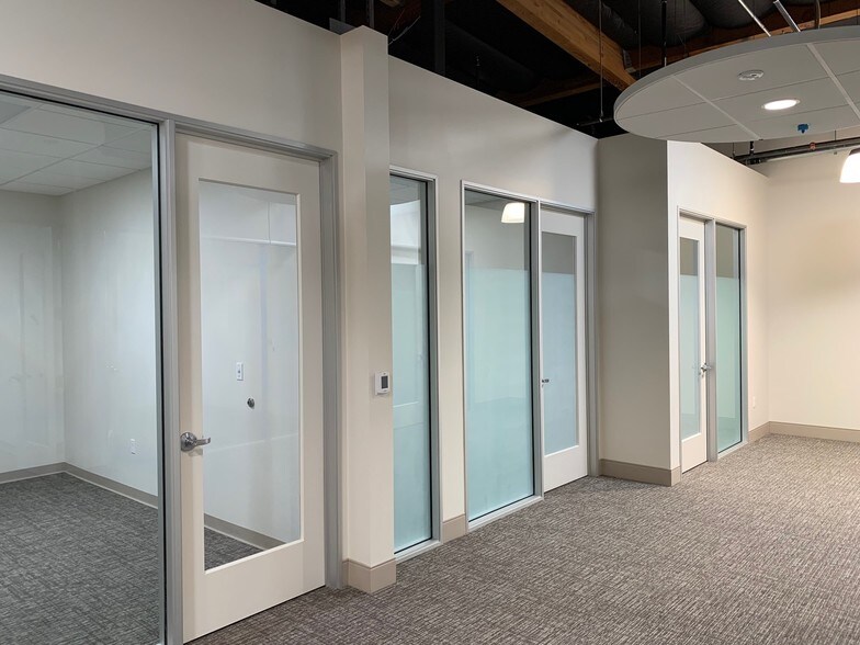 More Photos Of 16950 Via de Santa Fe, Rancho Santa Fe Office For Lease