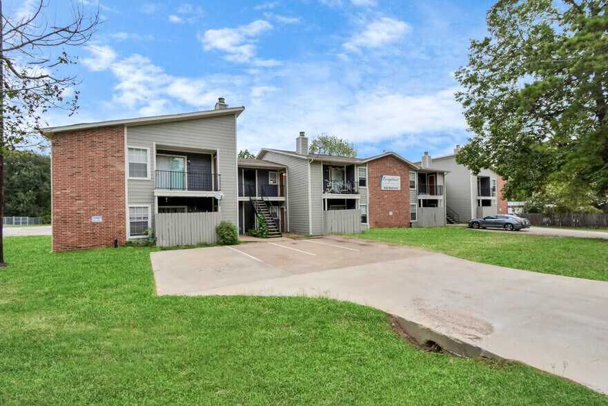 More Photos Of 214 Longstreet Rd, Willis Apartments For Sale