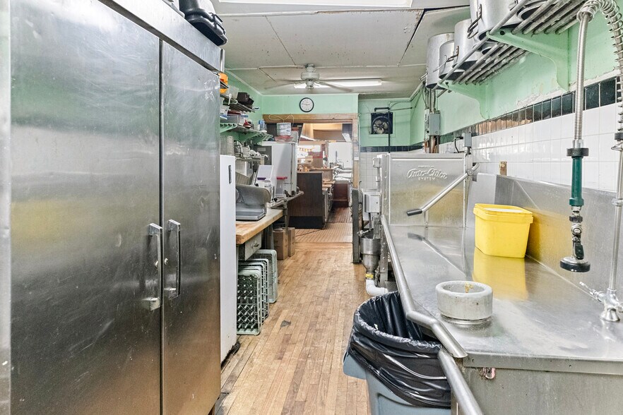 More Photos Of 8 Glen St, Glen Cove Storefront For Lease