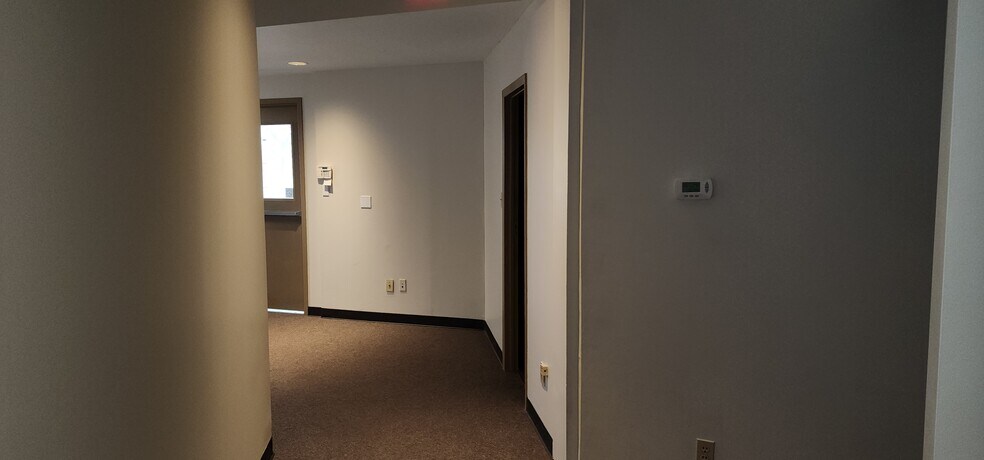 More Photos Of 1487-1499 Ouellette Av, Windsor Storefront Retail Office For Lease