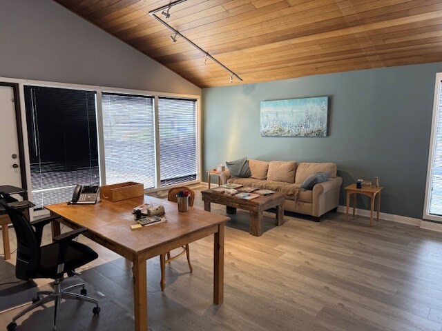 More Photos Of 20265 Ventura Blvd, Woodland Hills Office For Lease