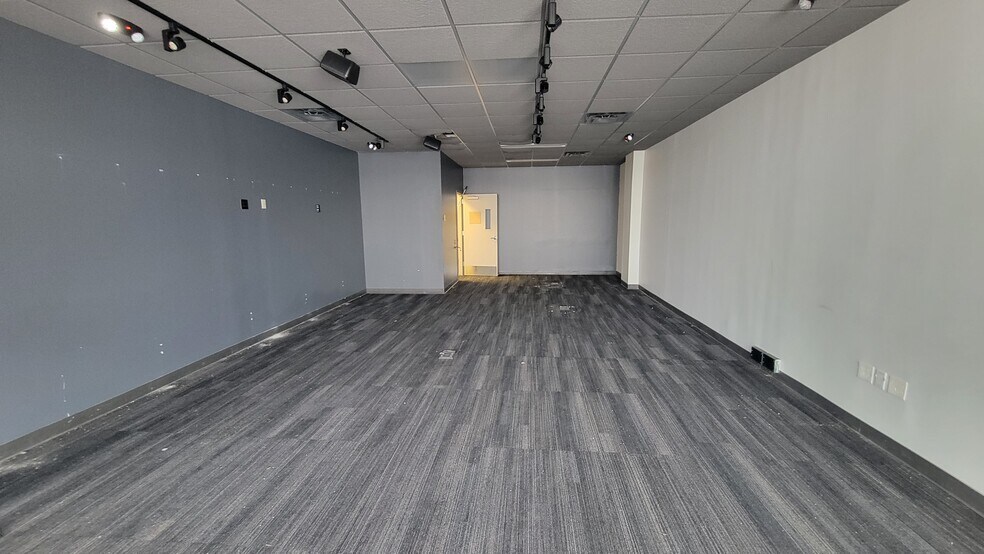 More Photos Of 6290-6294 Mayfield Rd, Mayfield Heights Storefront For Lease