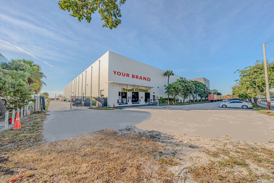 More Photos Of 6001 Powerline Rd, Fort Lauderdale Showroom For Lease