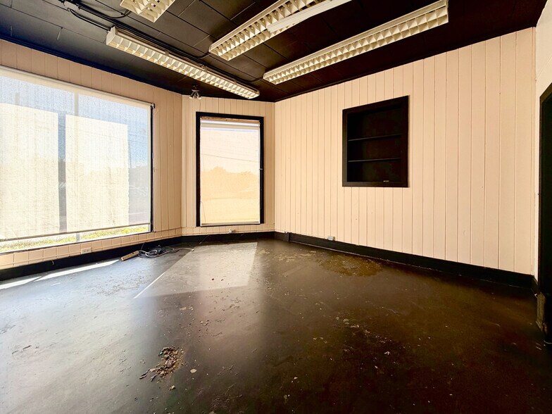 More Photos Of 1508 2nd Ave, Opelika Flex For Lease