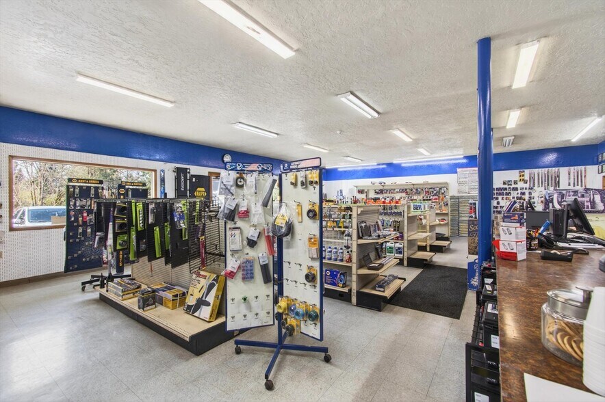 More Photos Of 305 E State Route 4, Cathlamet Auto Repair For Sale