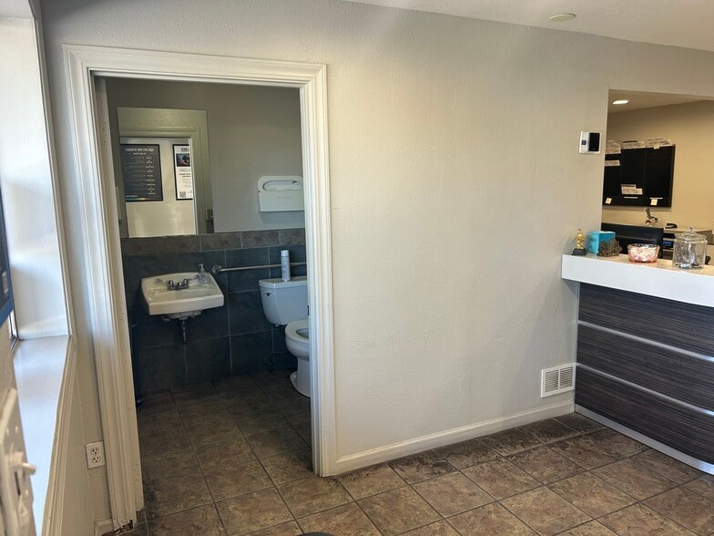 More Photos Of 50 Medway Rd, San Rafael Service For Sale