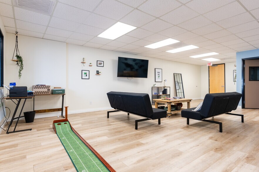 More Photos Of 9466 Black Mountain Rd, San Diego Office For Sale