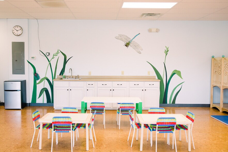 More Photos Of 4 S Tunnel Rd, Asheville General Retail For Lease