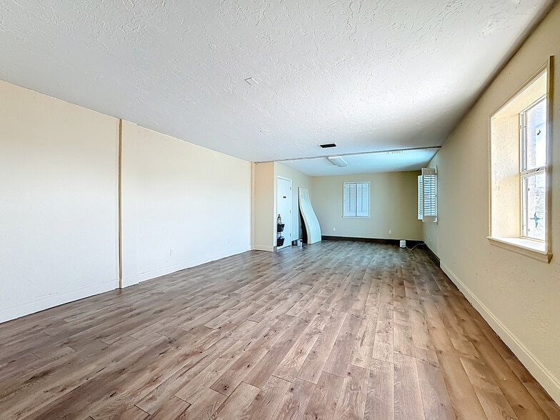 More Photos Of 1007 Manatee Ave, Bradenton Storefront Retail Office For Sale