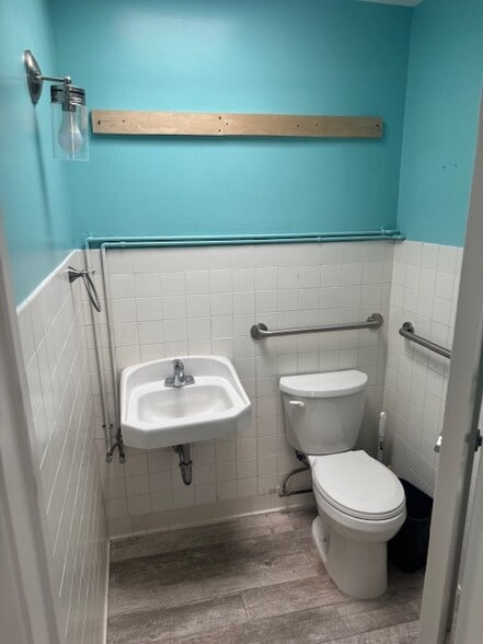 More Photos Of 2309-2315 N Sepulveda Blvd, Manhattan Beach Storefront For Lease