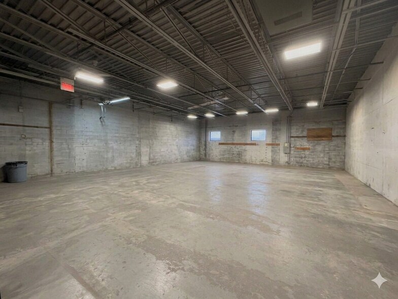 More Photos Of 75 Research Dr, Stamford Manufacturing For Lease