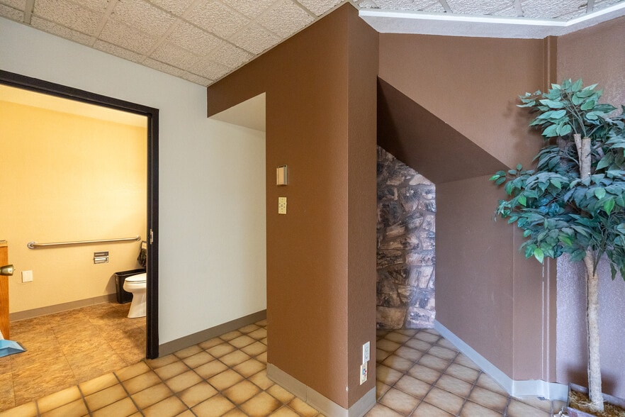 More Photos Of 1249 E Ridgecrest Blvd, Ridgecrest Office For Sale