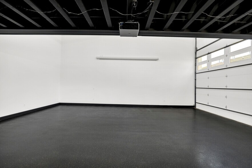 More Photos Of 17725 Motor District Cir, Carmel Showroom For Sale