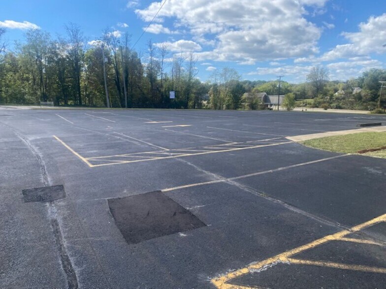 More Photos Of 109 Fontaine Dr, Ridgeway Funeral Home For Sale