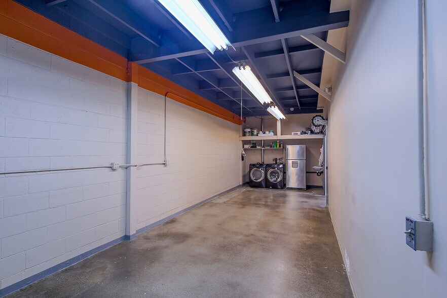 More Photos Of 227 W Maple Ave, Monrovia Manufacturing For Lease
