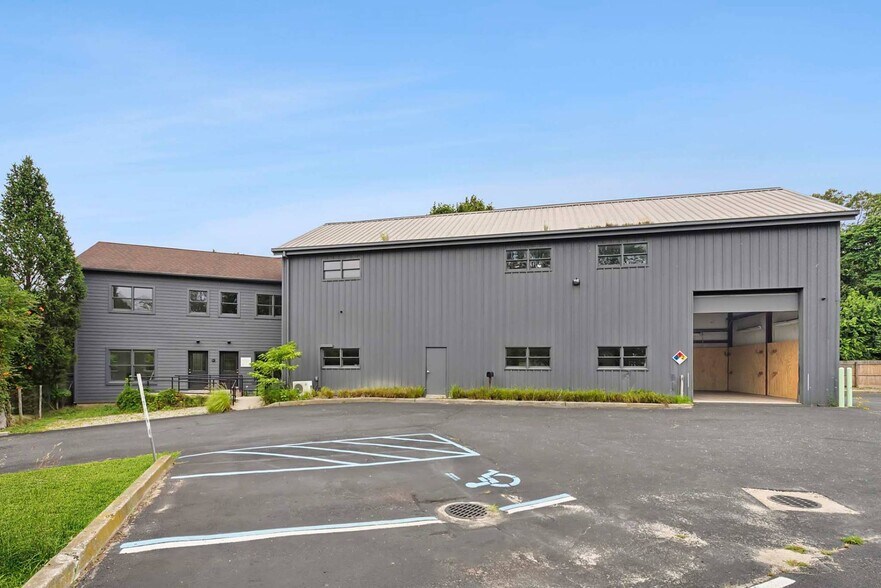More Photos Of 468 County Rd 39, Southampton Warehouse For Lease