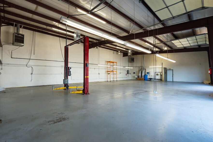 More Photos Of 854 Baseline Pl, Brighton Warehouse For Lease
