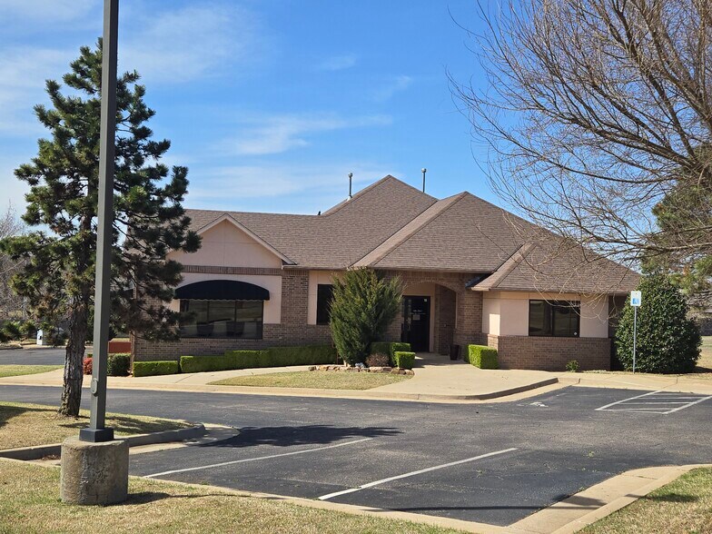 More Photos Of 9617 S Pennsylvania Ave, Oklahoma City Office For Sale