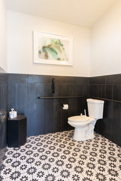 More Photos Of 9645-9655 SW Beaverton Hillsdale Hwy, Beaverton Medical For Sale