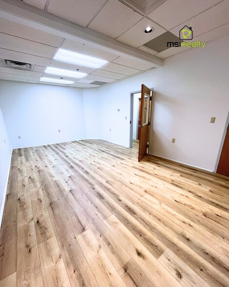 More Photos Of 42-67 Eastern Ave, Saint Johnsbury Office For Sale